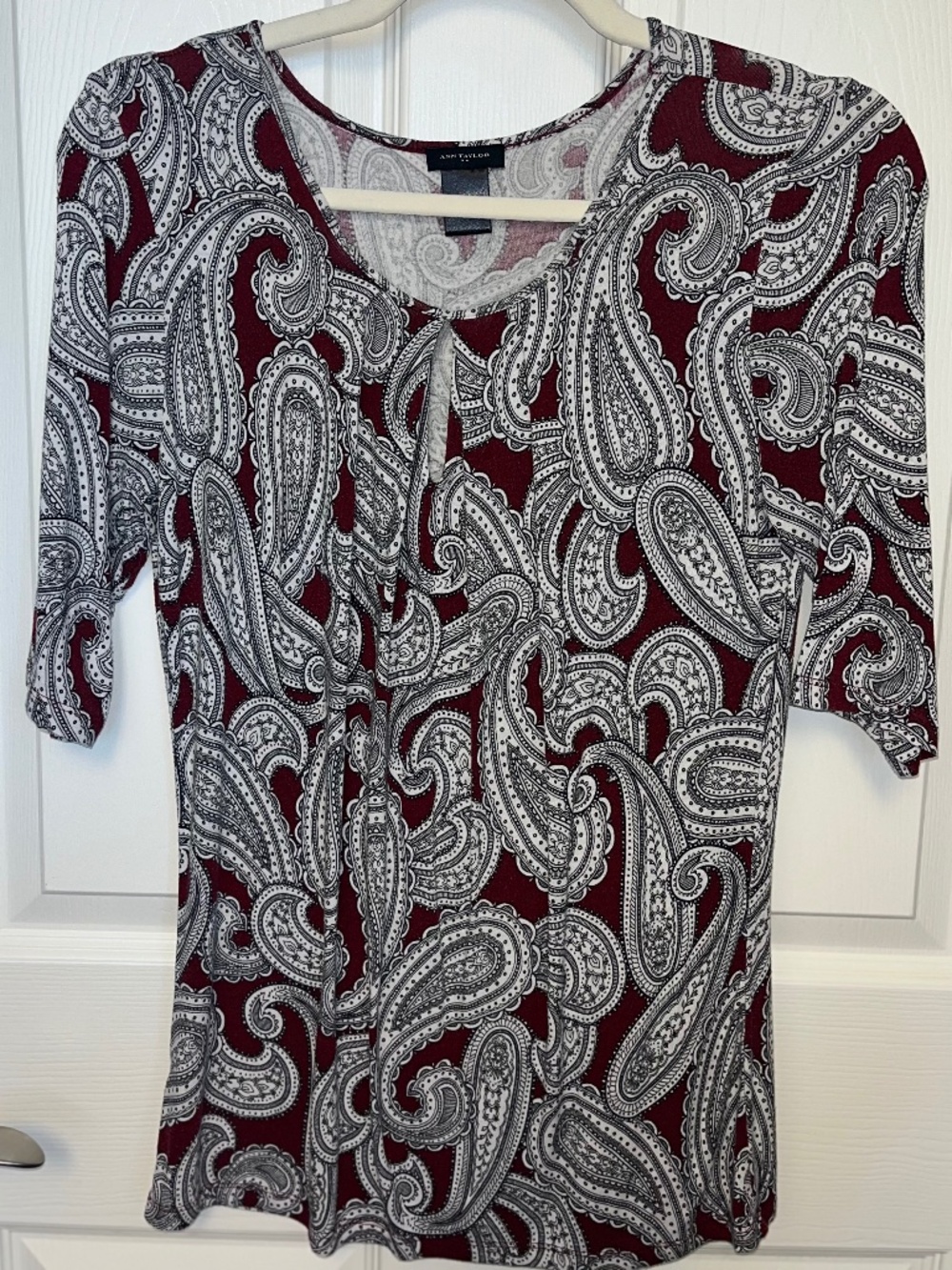 Ann Taylor Women’s Short Sleeve Top Burgundy Gray Paisley S